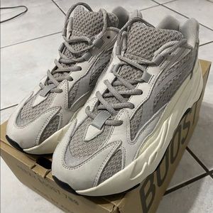 Yeezy 700